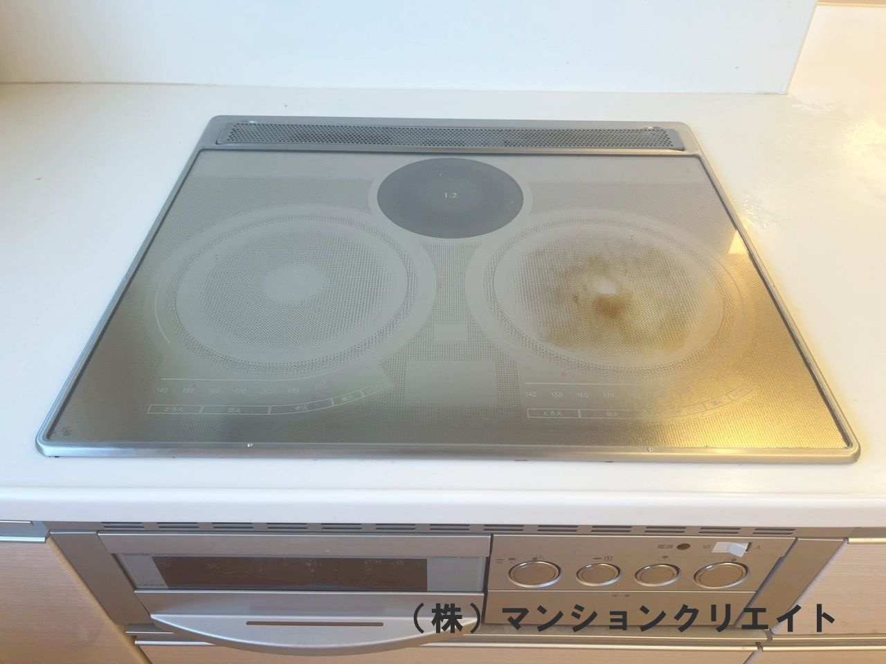 幸橋グランデCHAのキッチン|コンロはIHの3口コンロです　グリル付き