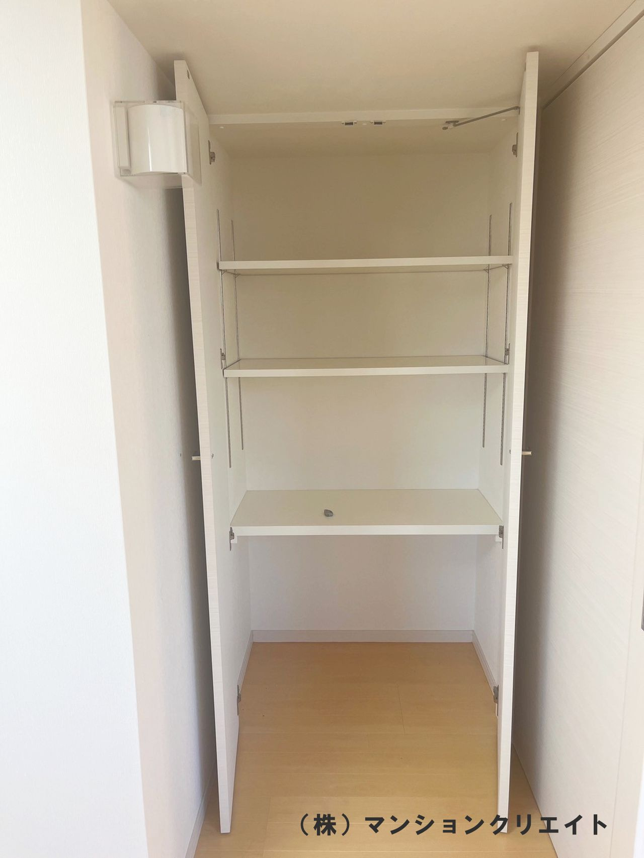 幸橋グランデCHAの収納|洋室5.4帖のクローゼット