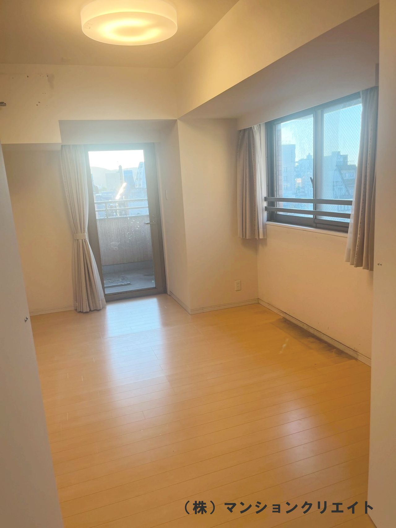 幸橋グランデCHAの洋室|洋室8.2帖はメインの寝室とししてご使用ください。