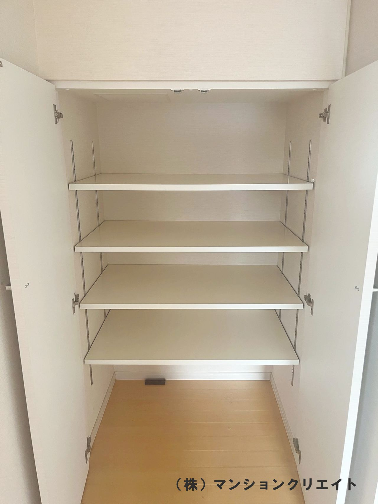 幸橋グランデCHAの収納|洋室8.2帖のクローゼット