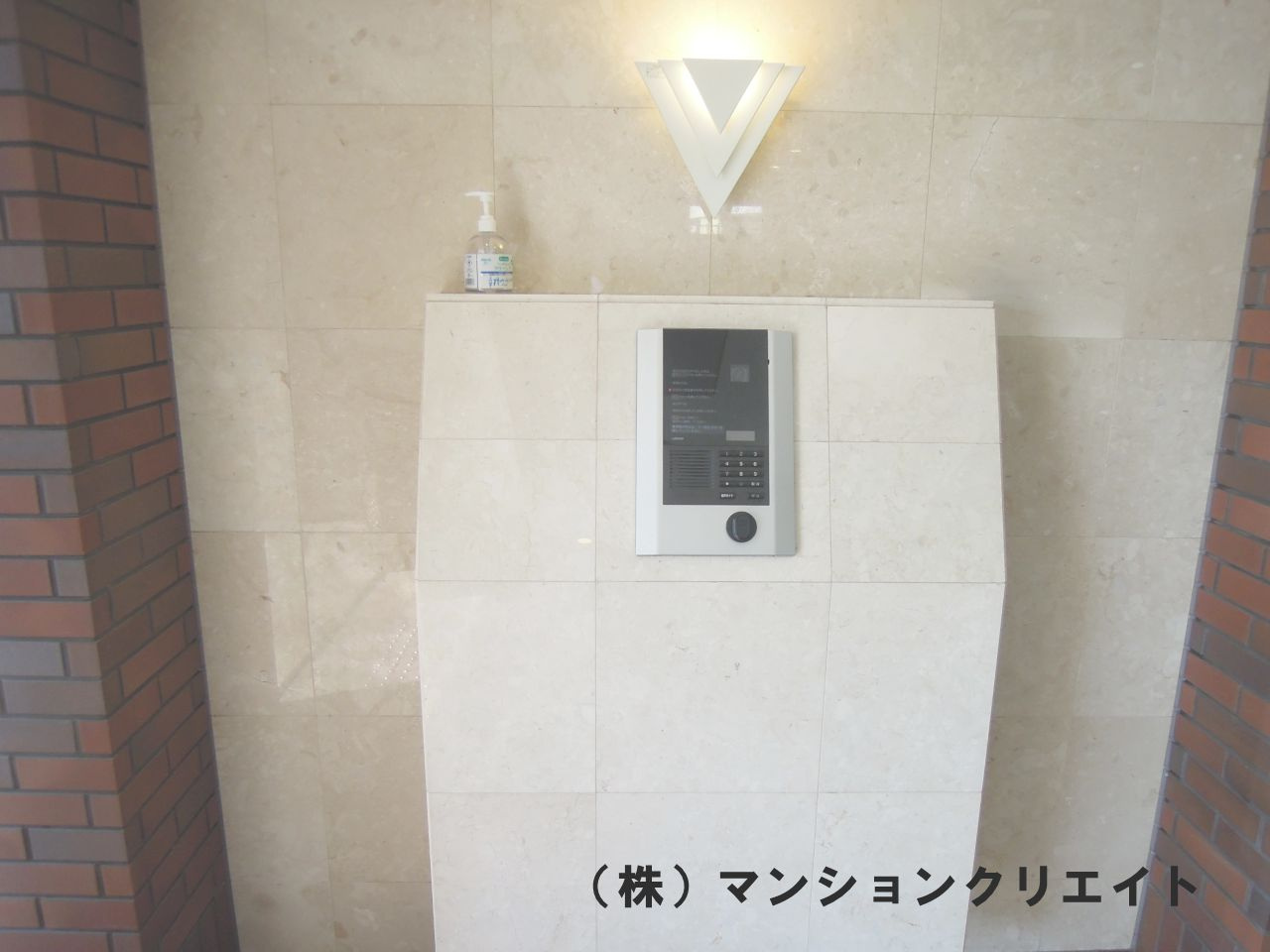 幸橋グランデCHAの防犯設備|マンションエントランス入口のオートロックシステム