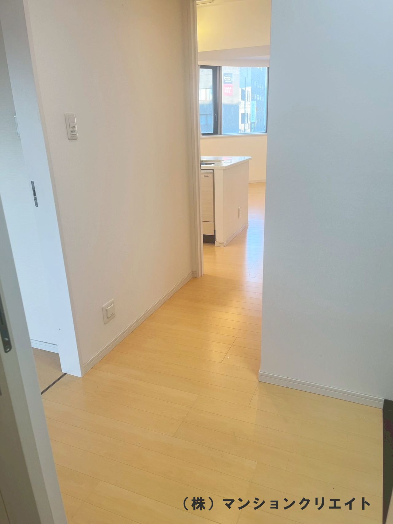 幸橋グランデCHAの玄関|玄関ホールからリビング入り口です