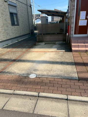 メゾンコスメーアの駐車場