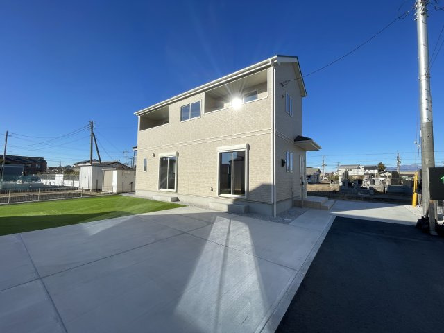 玉村町斉田（全6棟）A号棟の外観|ナチュラルで飽きの来ないデザインは流行に左右されない家の形です。外構も綺麗に仕上がっています(^▽^)/
