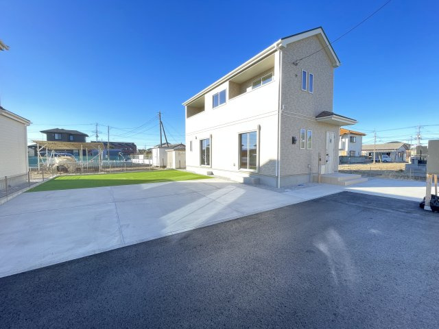 玉村町斉田（全6棟）A号棟の前面道路含む現地写真