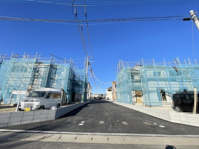 玉村町斉田（全6棟）A号棟の前面道路含む現地写真