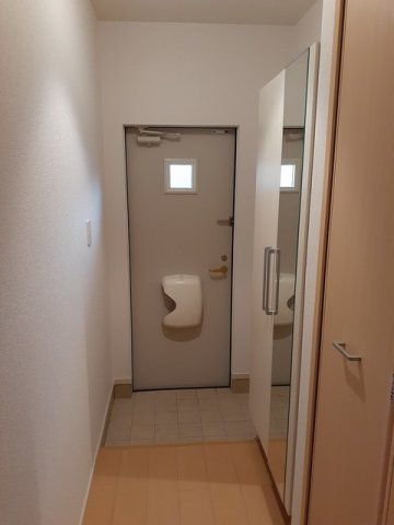 ソーレ１号館の玄関|シューズボックス付きの玄関です☆