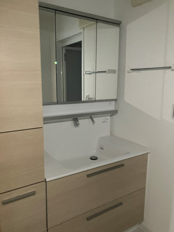 小山戸建の洗面所