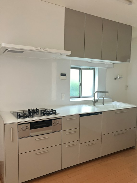 小山戸建のキッチン