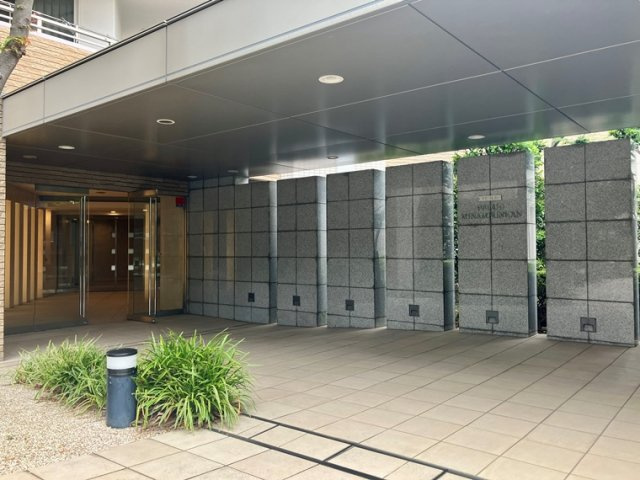 プラウド南林間のエントランス