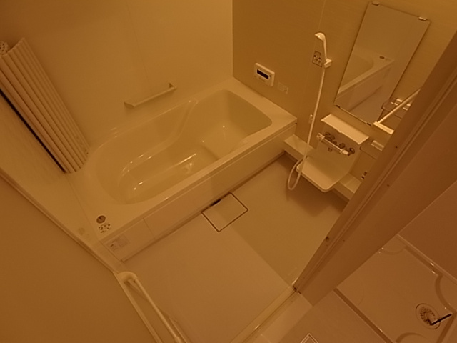 神戸市兵庫区松本通４丁目のアパートの浴室