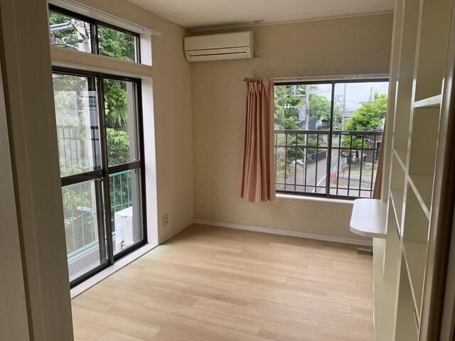 斎木ビルの洋室