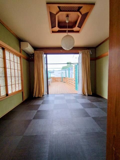 斎木ビルの洋室