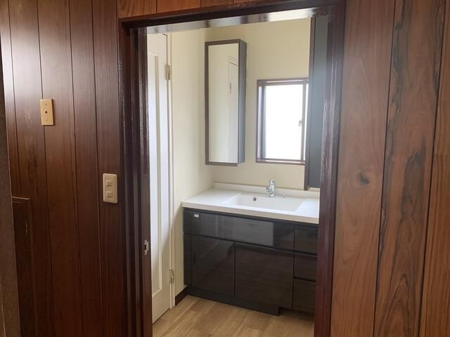 斎木ビルの独立洗面台