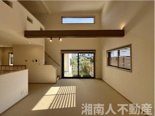 足柄下郡真鶴町真鶴　戸建の居間・リビング|ゆったり過ごせるリビングです