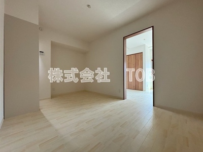 【洋室】 | メゾンドフィナンシェ | キッチン側