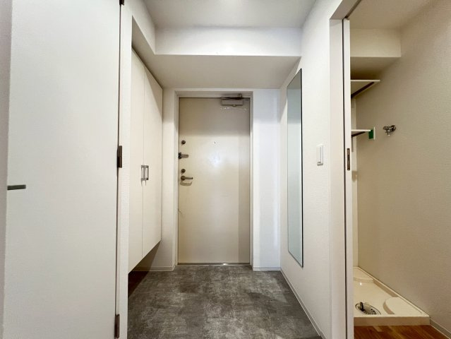 セレニテ日本橋エクラの玄関