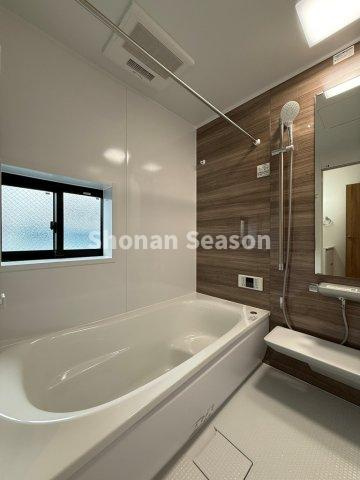 【浴室】 | オールシーズン洗濯物の心配がいらない「浴室乾燥機」付き！
悪天候時でもしっかり洗濯物を乾かせます♪