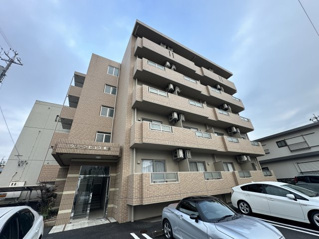 グリーンヒルズ本多の外観
