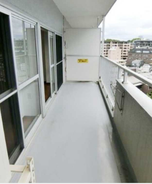 駒場ネオパレス　駅徒歩１分　分譲賃貸　高層階のバルコニー