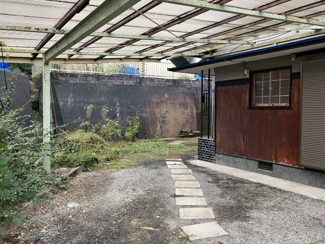 大津市大石東3丁目12-7　中古戸建の駐車場|駐車場に車を止められます