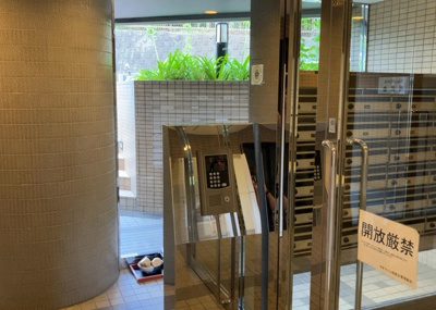 【防犯設備】 | ネオマイム相武台 | 当然のことではありますが、オートロックやセンサーライト、ホームセキュリティーなどの防犯設備があれば、小さいお子様がいるご家庭も安心ですよね！まず物件購入の際は、防犯設備もチェックするようにしましょう。