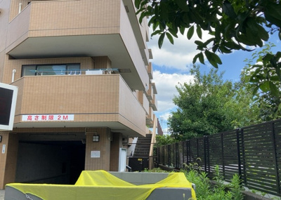 【構造・工法・仕様】 | ネオマイム相武台 | ＲＣ造、Reinforced Concreteは直訳すると補強されたコンクリートです。主に柱や梁・床・壁が鉄筋とコンクリートで構成おり、鉄筋を組んだ型枠にコンクリートを流し込んで固めたものを指します。