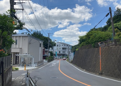 【展望】 | ネオマイム相武台 | 眺望の良さを楽しめるダイニングキッチンで家族団らんの時間を過ごしてはいかがでしょうか。バルコニーから見える景色を家族で眺める時間は、時間が経つのを忘れてしまいそうですね。是非、現地を見に行きましょう！