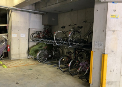 【駐車場】 | ネオマイム相武台 | 車一台あたりに必要なスペースは、標準サイズの普通自動車で横幅2m50cm、長さ5mは必要になります。ただし、乗降のことも考慮して横幅3m30cm、長さ5m50cmほどは確保できるところを選びましょう。