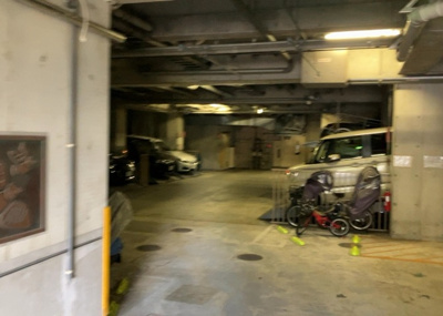 【駐車場】 | ネオマイム相武台 | 駐車場と明記されていても、最小スペースでつくられた駐車場だと大型車は駐車できなかったり、出入りしにくくなったりする可能性があります。お車のサイズと購入したい物件の駐車場のサイズを現地で確認しましょう。