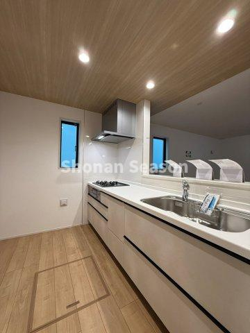 【キッチン】 | 収納力の高いシステムキッチンで毎日の料理も捗ります♪