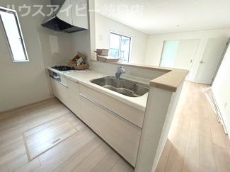 【キッチン】 | 岐阜市河渡新築建売全4棟！お車並列3台可能！広めのインナーバルコニーのあるお家！ | 岐阜市河渡新築建売全4棟！お車並列3台可能！広めのインナーバルコニーのあるお家！