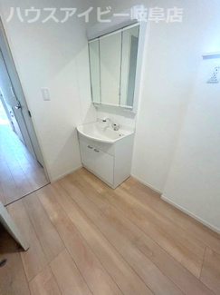 【独立洗面台】 | 岐阜市河渡新築建売全4棟！お車並列3台可能！広めのインナーバルコニーのあるお家！ | 岐阜市河渡新築建売全4棟！お車並列3台可能！広めのインナーバルコニーのあるお家！