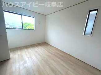【洋室】 | 岐阜市河渡新築建売全4棟！お車並列3台可能！広めのインナーバルコニーのあるお家！ | 岐阜市河渡新築建売全4棟！お車並列3台可能！広めのインナーバルコニーのあるお家！