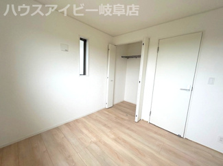 【洋室】 | 岐阜市河渡新築建売全4棟！お車並列3台可能！広めのインナーバルコニーのあるお家！ | 岐阜市河渡新築建売全4棟！お車並列3台可能！広めのインナーバルコニーのあるお家！