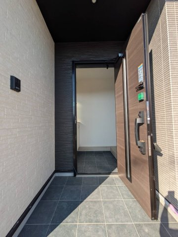 岡山市南区福島2丁目  1期①号棟の玄関|◆玄関の様子です。