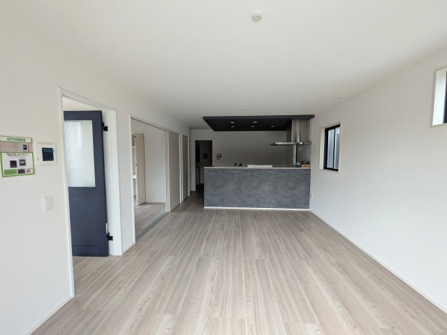 岡山市南区福島2丁目  1期①号棟の居間・リビング|◆LDKは広々とした16.5帖です。