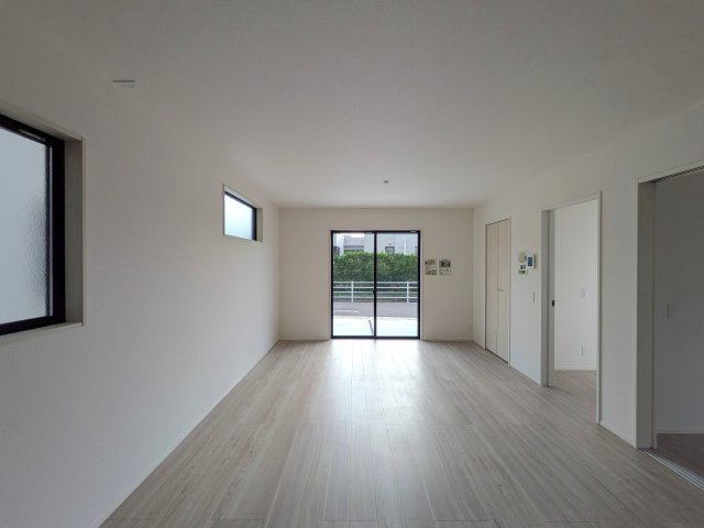 岡山市南区福島2丁目  1期①号棟の居間・リビング|◆別角度からのLDK16.5帖の様子です。