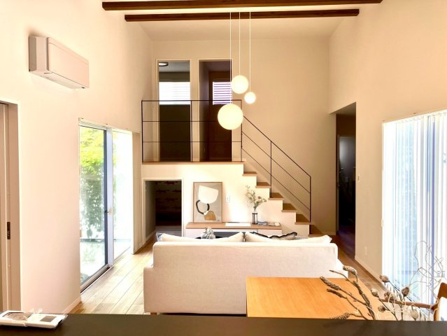 エクセシオール丸亀城平屋モデル　２号地の居間・リビング|キッチンから見るリビングの風景です。