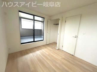 【洋室】 | 岐阜市河渡新築建売全4棟！お車並列3台可能！広めのインナーバルコニーのあるお家！ | 岐阜市河渡新築建売全4棟！お車並列3台可能！広めのインナーバルコニーのあるお家！