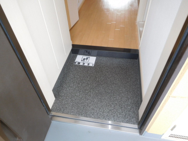 加古川市尾上町口里のアパートの玄関