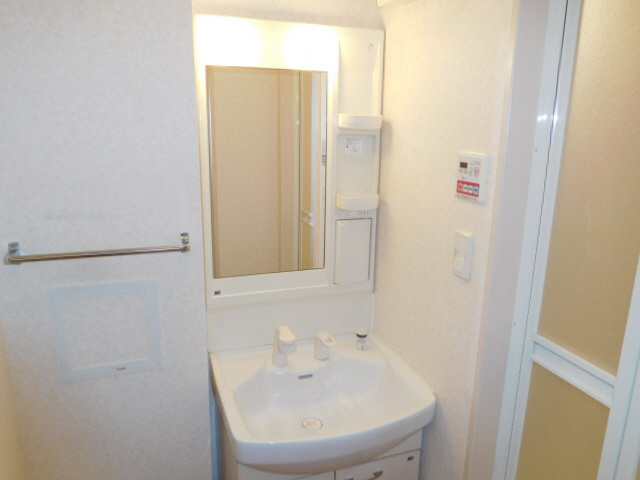 加古川市尾上町口里のアパートの洗面所