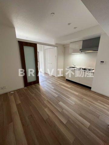 RISING Maison 本町橋（ライジングメゾンホンマチバシ）　BRAVI不動産の居間・リビング|【RISING Maison 本町橋】おしゃれなリビングです