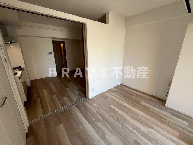 RISING Maison 本町橋（ライジングメゾンホンマチバシ）　BRAVI不動産の寝室|【RISING Maison 本町橋】落ち着いて過ごせるお部屋なので、寝室にいかがでしょうか