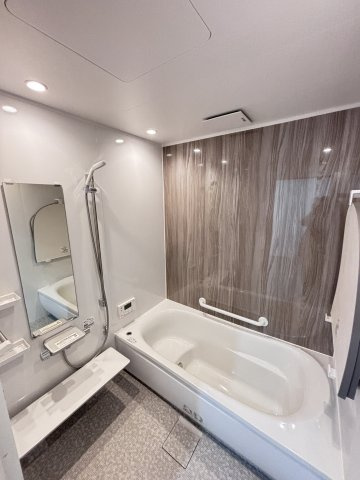 新築戸建　伴東8丁目の浴室|一日の疲れを癒す、ゆったりとしたバスルーム。 追い焚き機能付きで、いつでも温かいお風呂に。