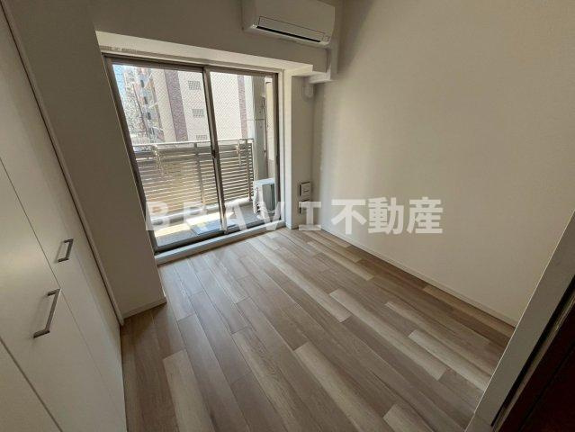 RISING Maison 本町橋（ライジングメゾンホンマチバシ）　BRAVI不動産の居間・リビング|【RISING Maison 本町橋】ゆったりとしたリビングです