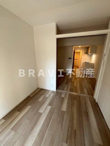 RISING Maison 本町橋（ライジングメゾンホンマチバシ）　BRAVI不動産の洋室|【RISING Maison 本町橋】落ち着いて過ごせるお部屋なので、寝室にいかがでしょうか