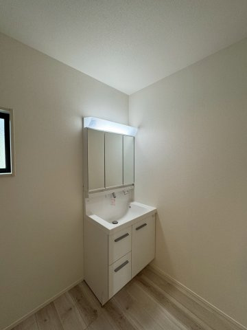 【前面道路含む現地写真】の画像