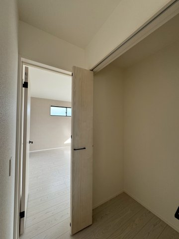 ーFor.M Iーフォルムー小倉南区中曽根5丁目2期　【小倉南区　新築戸建て】の収納|2階通路にも大きな収納があり助かりますね♪