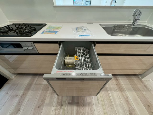 ーFor.M Iーフォルムー小倉南区中曽根5丁目2期　【小倉南区　新築戸建て】のキッチン|後片付けもラクラクな食器洗乾燥機付　　【小倉南区　新築戸建て】